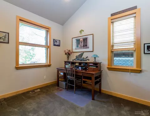 2933 NE Flagstone Ave, Bend, OR 97701 photo 8