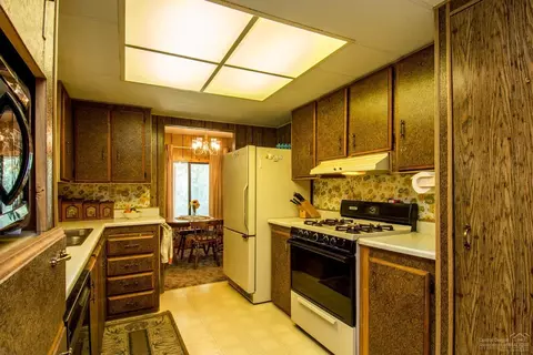 50867 Doe Loop, La Pine, OR 97739 photo 9