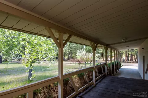 50867 Doe Loop, La Pine, OR 97739 photo 16