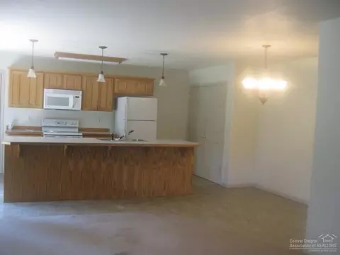 953 E Cascade Ave, Sisters, OR 97759 photo 7