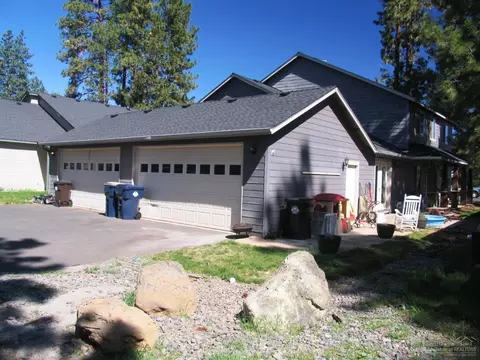 953 E Cascade Ave, Sisters, OR 97759 photo 3