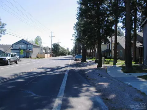 953 E Cascade Ave, Sisters, OR 97759 photo 4