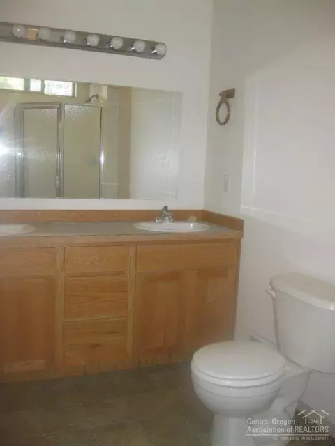 953 E Cascade Ave, Sisters, OR 97759 photo 8