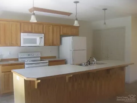 953 E Cascade Ave, Sisters, OR 97759 photo 9