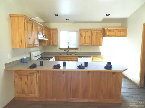 2907 NE Pinnacle Pl, Bend, OR 97701 photo 2