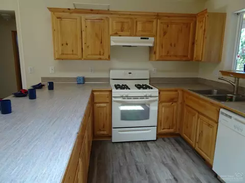 2907 NE Pinnacle Pl, Bend, OR 97701 photo 3