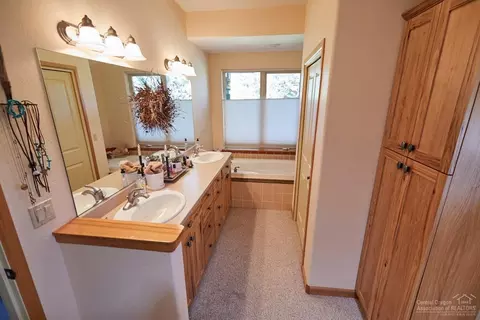 715 Nutcracker Dr, Redmond, OR 97756 photo 17