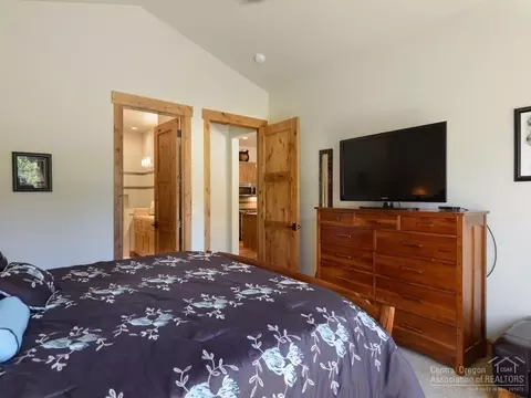 60445 Snap Shot Loop, Bend, OR 97702 photo 11