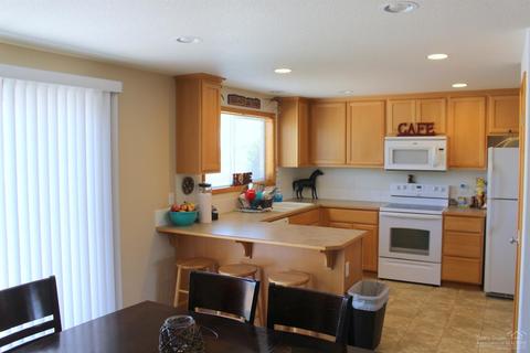 553 E D St, Culver, OR 97734 photo 4