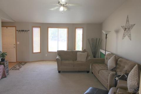 553 E D St, Culver, OR 97734 photo 3