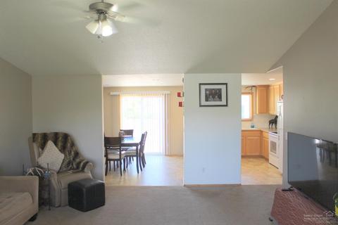 553 E D St, Culver, OR 97734 photo 2