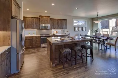 61047 SE Starimost Loop, Bend, OR 97702 photo 10