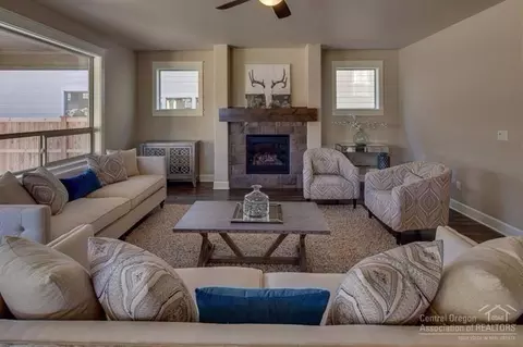 61047 SE Starimost Loop, Bend, OR 97702 photo 8