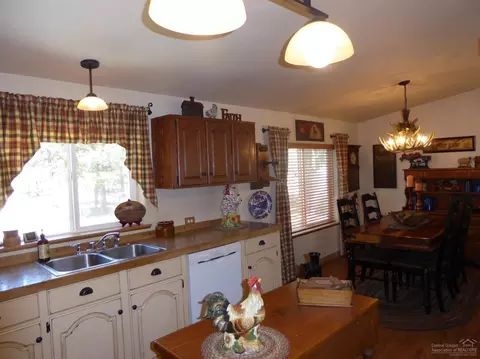 15210 Ponderosa Loop, La Pine, OR 97739 photo 12