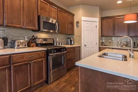 21383 NE Nolan Ct, Bend, OR 97701 photo 4