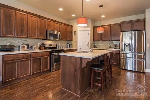 21383 NE Nolan Ct, Bend, OR 97701 photo 3