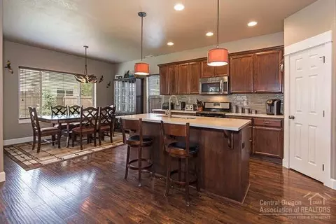 21383 NE Nolan Ct, Bend, OR 97701 photo 2