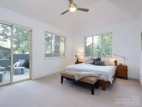 19560 Blue Lake Loop, Bend, OR 97702 photo 12