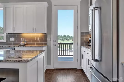 654 NW Compass Ln, Bend, OR 97703 photo 9