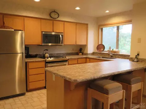 57321 Beaver Ridge Loop, Sunriver, OR 97707 photo 3