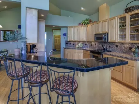 204 NW Phils Loop, Bend, OR 97701 photo 14