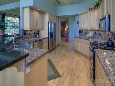 204 NW Phils Loop, Bend, OR 97701 photo 15