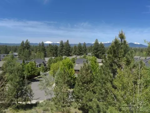 204 NW Phils Loop, Bend, OR 97701 photo 4