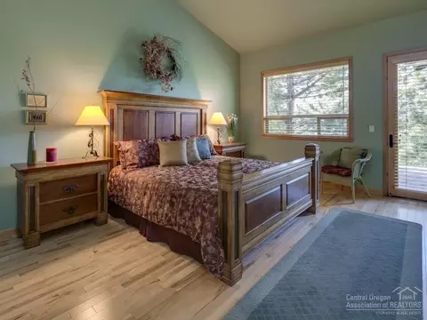 204 NW Phils Loop, Bend, OR 97701 photo 17