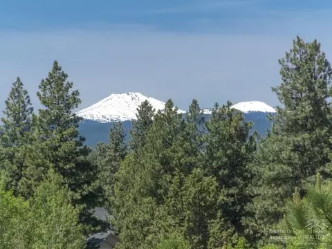 204 NW Phils Loop, Bend, OR 97701 photo 2