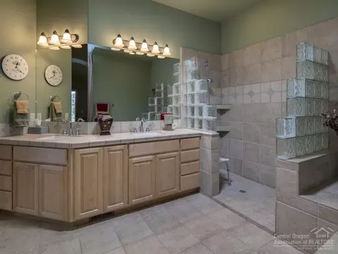 204 NW Phils Loop, Bend, OR 97701 photo 18