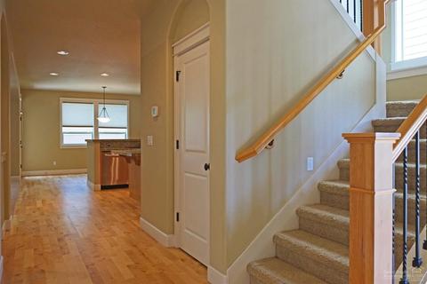20470 SE Jacklight Ln, Bend, OR 97702 photo 2