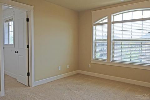 20470 SE Jacklight Ln, Bend, OR 97702 photo 11