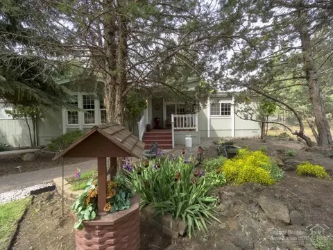 64847 Grande Loop, Bend, OR 97701 photo 3