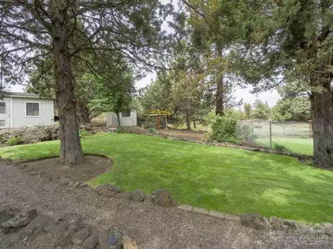 64847 Grande Loop, Bend, OR 97701 photo 21