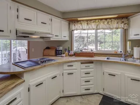 64847 Grande Loop, Bend, OR 97701 photo 12