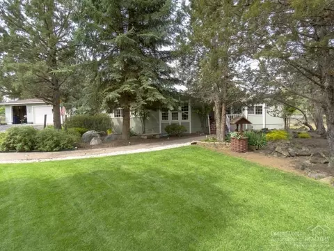 64847 Grande Loop, Bend, OR 97701 photo 2