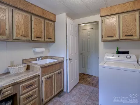 64847 Grande Loop, Bend, OR 97701 photo 13