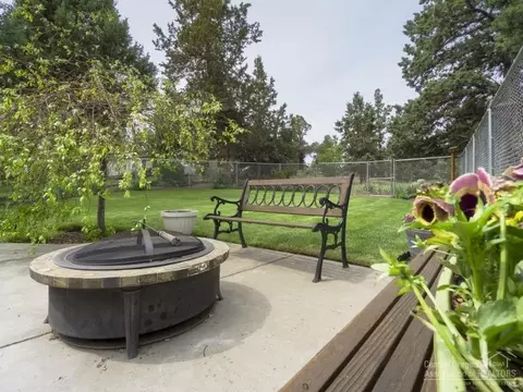64847 Grande Loop, Bend, OR 97701 photo 25