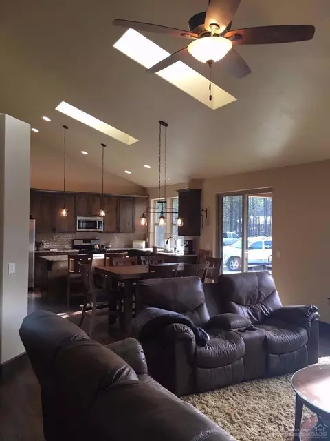 56078 Sandpiper Rd, Bend, OR 97707 photo 2