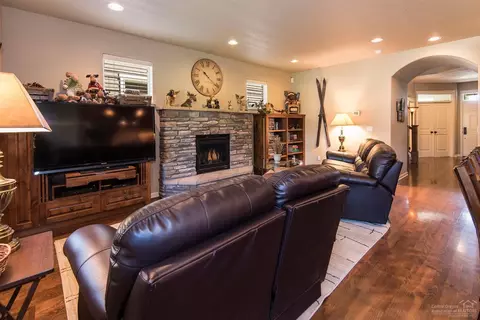 63147 Dakota Dr, Bend, OR 97701 photo 3