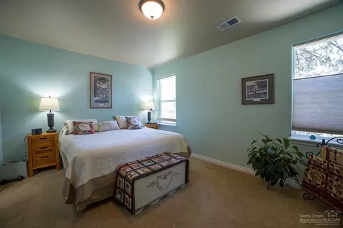 19533 Fishhawk Loop, Bend, OR 97702 photo 9