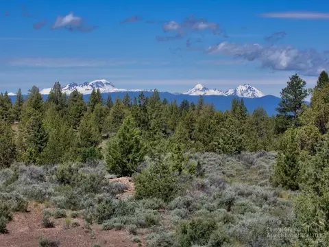 60100 Stirling Dr, Bend, OR 97702 photo 1