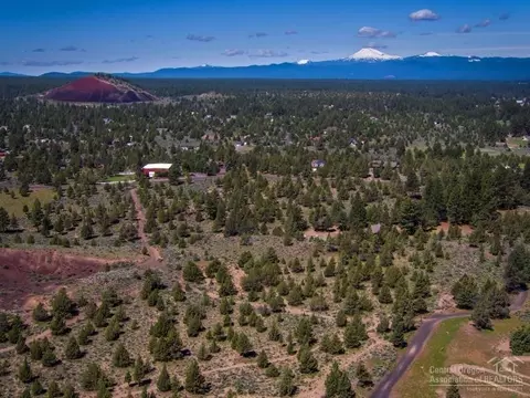 60100 Stirling Dr, Bend, OR 97702 photo 9