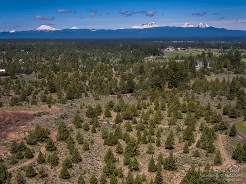 60100 Stirling Dr, Bend, OR 97702 photo 3