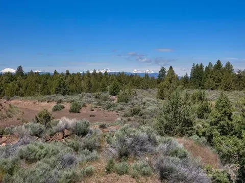 60100 Stirling Dr, Bend, OR 97702 photo 2