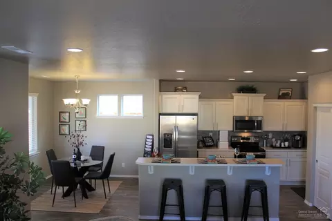 60892 SE Sweet Pea Dr, Bend, OR 97702 photo 9