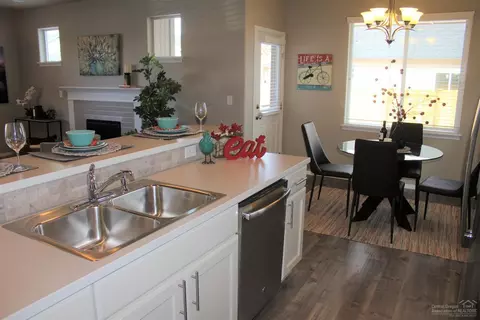 60892 SE Sweet Pea Dr, Bend, OR 97702 photo 4