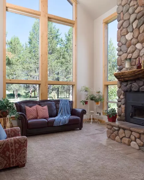 53826 Otter Dr, La Pine, OR 97739 photo 2