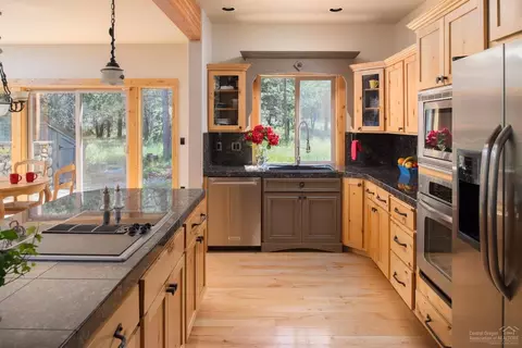 53826 Otter Dr, La Pine, OR 97739 photo 6