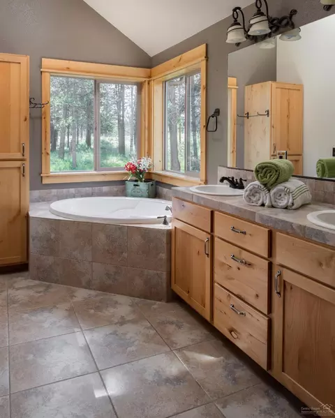 53826 Otter Dr, La Pine, OR 97739 photo 12
